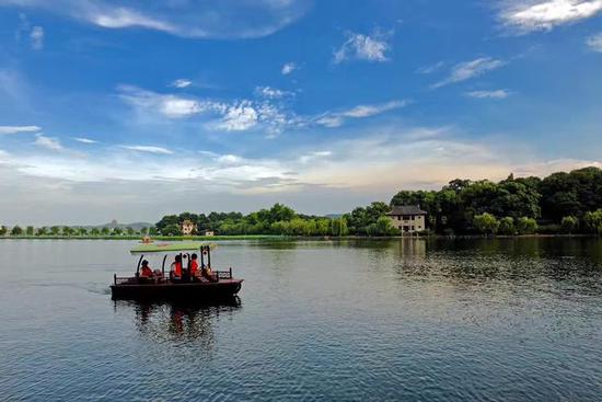 2018杭州西湖游船夜游开始 新增G20元首接待