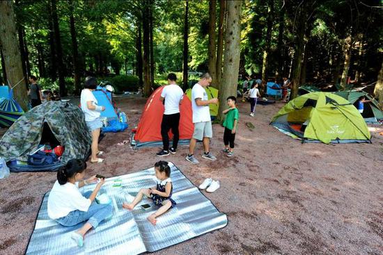 金华山小西湖露营基地火了