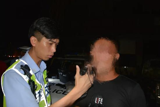 玉环一男子酒后驾驶加上无证驾驶并弃车逃跑