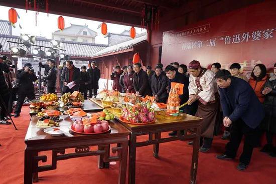 图为春节期间绍兴市孙端镇正举行“祝福”仪式。 绍兴市孙端镇供图