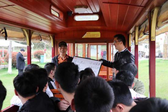 怎样才能最接地气?到新农村建设现场去