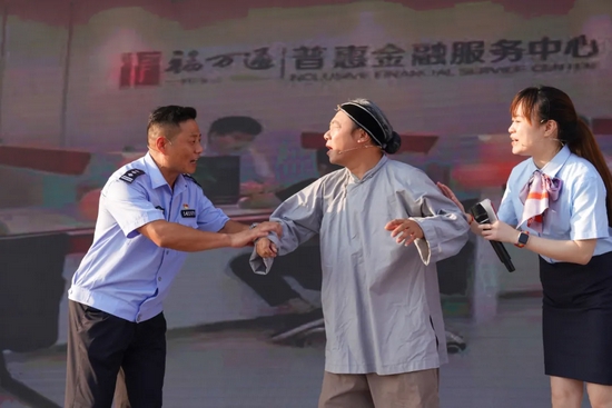 ▲ 反诈小品《陌生来电需谨慎》 表演者:高国淼等