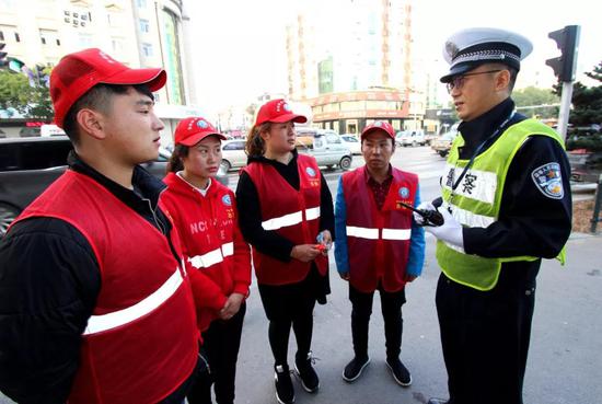 安局长当一天交警 活动_台州频道_新浪浙江_新