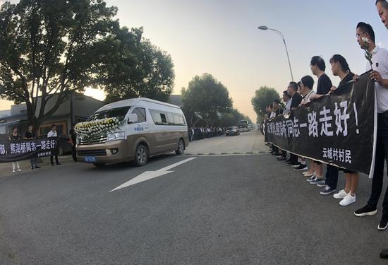 图为送别现场。 钟新 摄