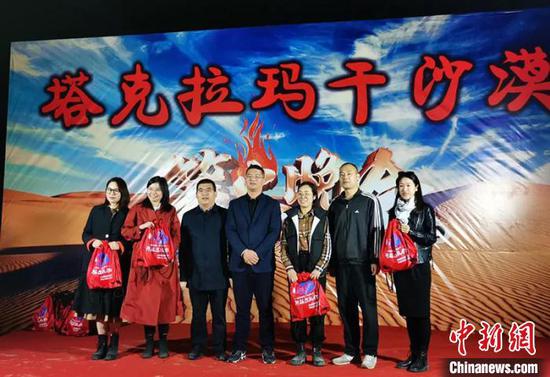 “台州千人游阿拉尔”首发团欢迎仪式举行3日举行，拉开了今年浙江台州文旅援疆项目的序幕。　赵丹丹　摄