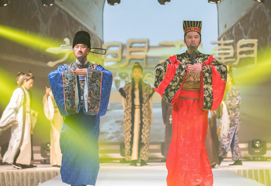 横影学院举行人物形象设计毕业汇演