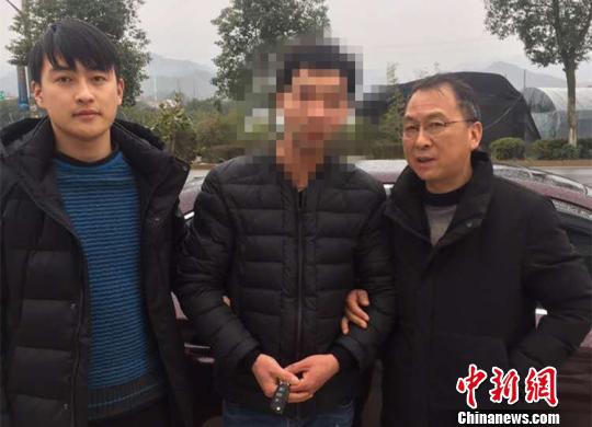 图为:警方抓获犯罪嫌疑人 天台公安供图 摄