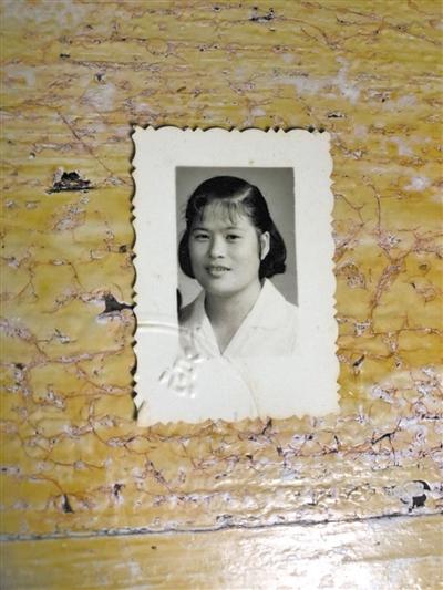 老李生母林美英年轻时的照片。