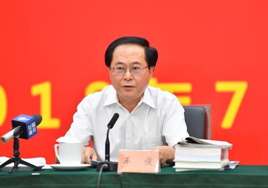 10日,省委召开“八八战略”与习近平新时代中国特色社会主义思想座谈会。省委书记车俊讲话。浙江新闻客户端记者 梁臻 摄