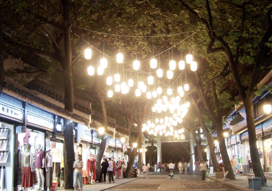 长庆街道地处杭州市中心,中国丝绸城是这里的地标建筑。