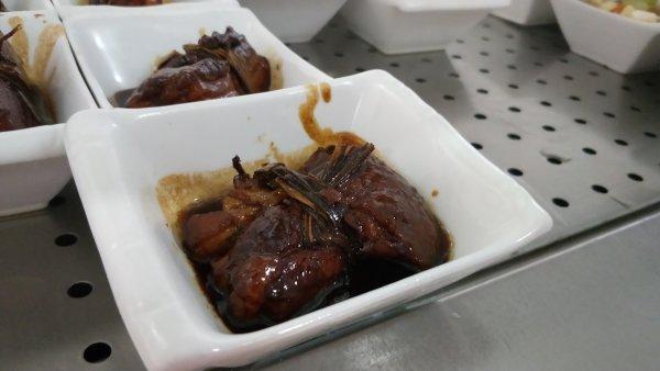 扎肉也是乌镇六色营养餐厅的招牌菜。
