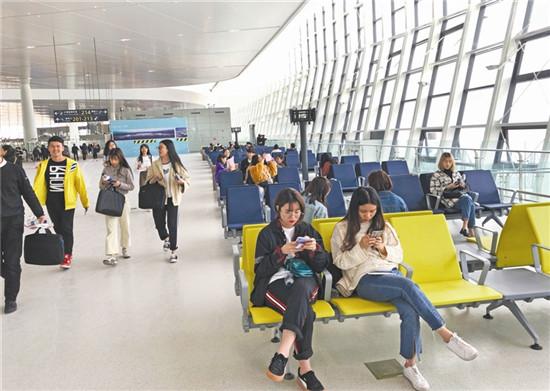 500名学生体验乘机,对T2航站楼进行“压力”测试