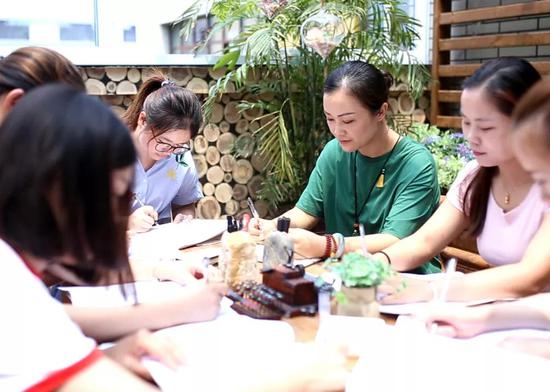 最美教师黄燕虹:了解儿童呵护儿童