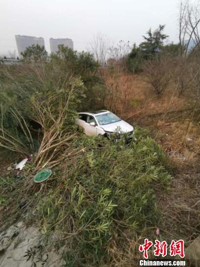 事故现场 嵇斌兵 摄