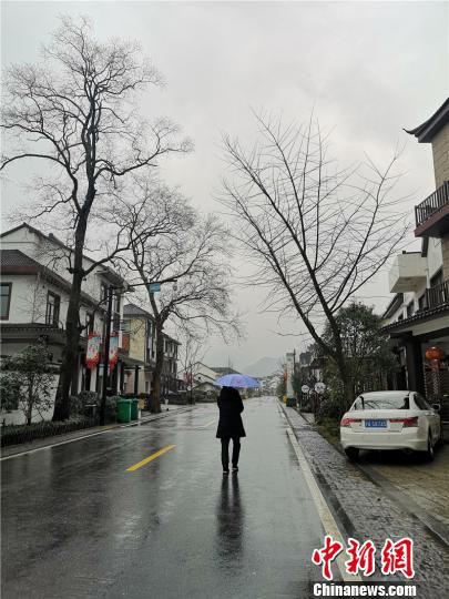 江南地区持续阴雨寡照天气。 张煜欢 摄