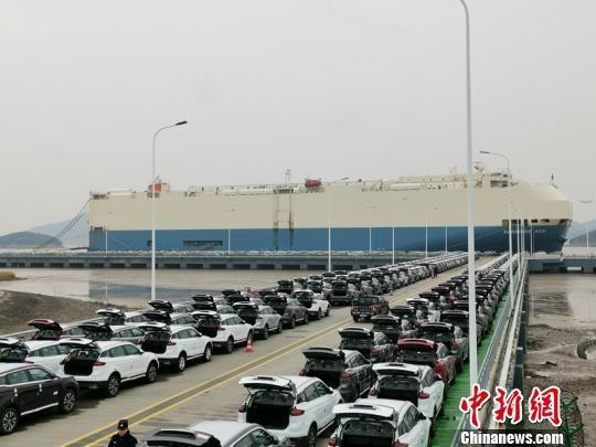 出口国产车。陈少清 摄