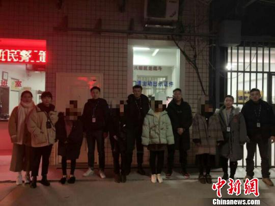 抓获嫌疑人 钟李佳 摄
