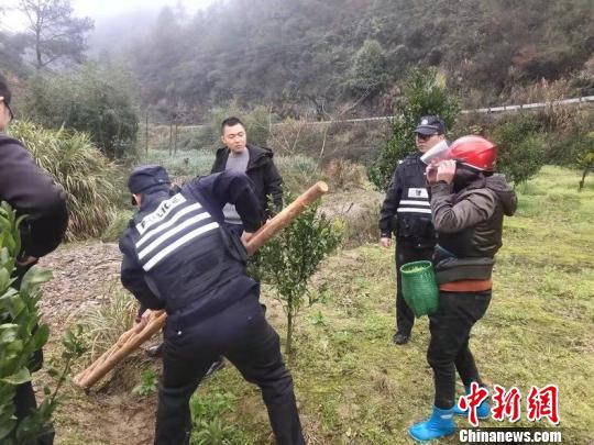 成功获救 叶志明 摄