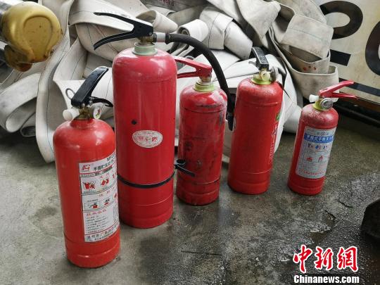 借来的灭火器 刘沂平 摄