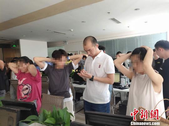 专案组进行集中收网 安吉公安提供 摄