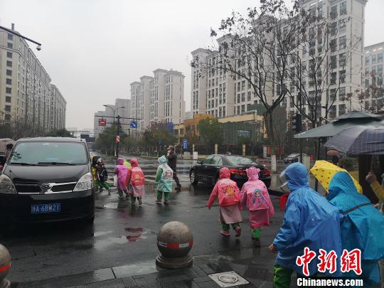 浙江多地开启阴雨模式。 张煜欢 摄