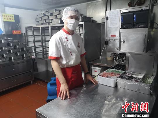 整改后的海底捞后厨。 张煜欢 摄