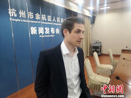 就职于余杭经济技术开发区创业创新局的美国人墨哲思。 张煜欢 摄