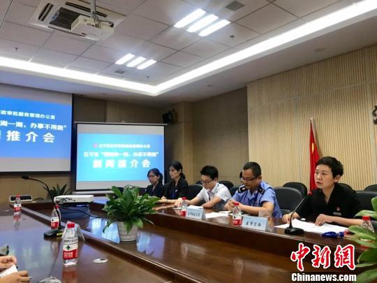 杭州市江干区推出“移动在线办事”微信平台新功能。 刘方齐 摄