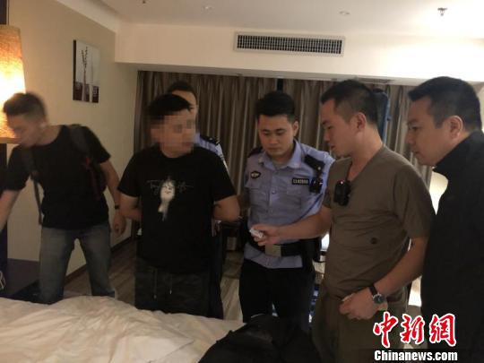 办案现场 钟李佳 摄