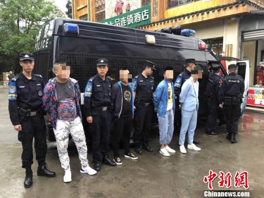 抓捕现场。 警方 供图 摄