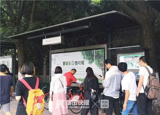 网友拍摄的武警医院站点排队照