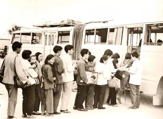 1985年,农村公共汽车