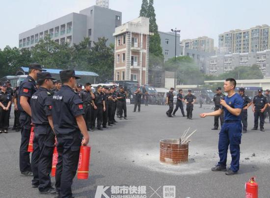 招聘门卫大爷_招聘保安员