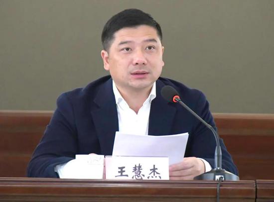 亿联董事长_董事长办公室图片(2)