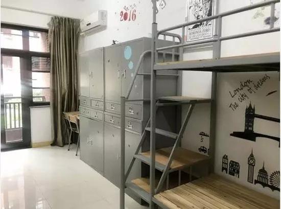 宿舍,高低床仍是标配。(钱江校区)