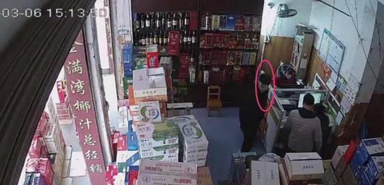 新招员工上班半天卷款万元跑路 奚金燕 摄