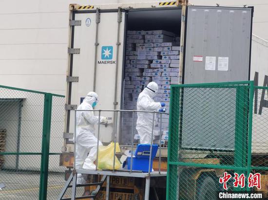 工作人员在进行新冠病毒核酸检测。浙江省市场监管局供图