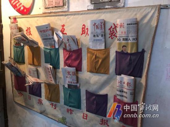 宁波88岁党员楼道里自创报刊互助袋