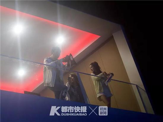 王思聪现场观看比赛