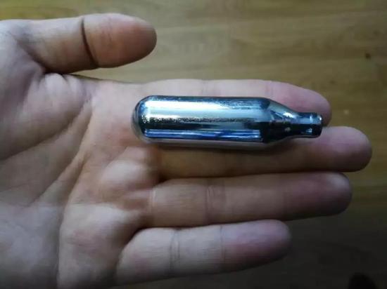 路桥一少女吸食倒卖笑气 被行政拘留15日