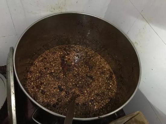 现场查扣的原料及设备