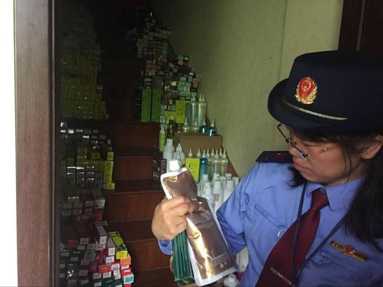 绍兴市监局检走访美容美发店进行盘查