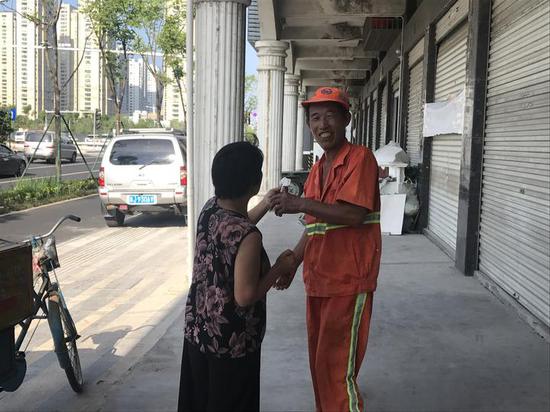 死生契阔,与子成说。执子之手,与子偕老。