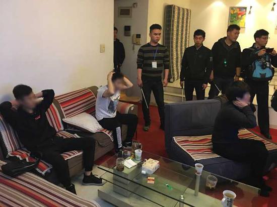 ●网上直播赌局,线下模拟开赌