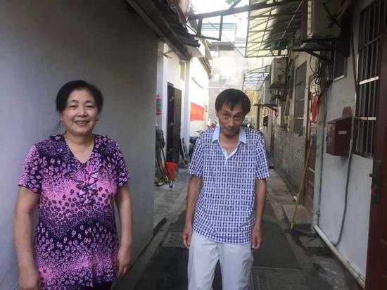 (在事发现场,邢惠亚和李勇民讲述事发经过)