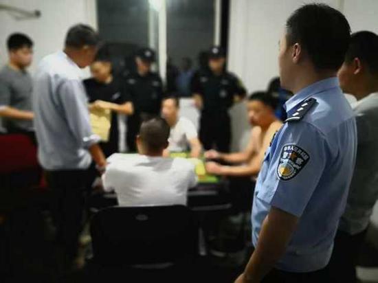 ●江南派出所查处一个以“红心宝”方式赌博的团伙
