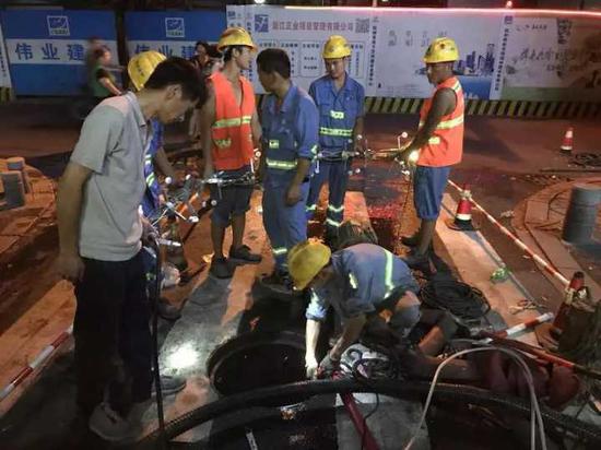 (图:通入空气使材料膨胀)