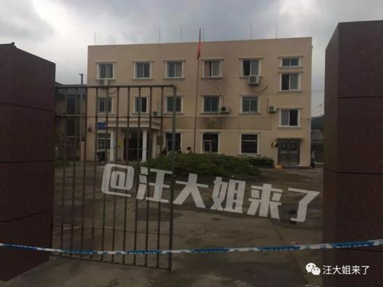 另据警方消息,目前嫌疑人周某尚未归案。