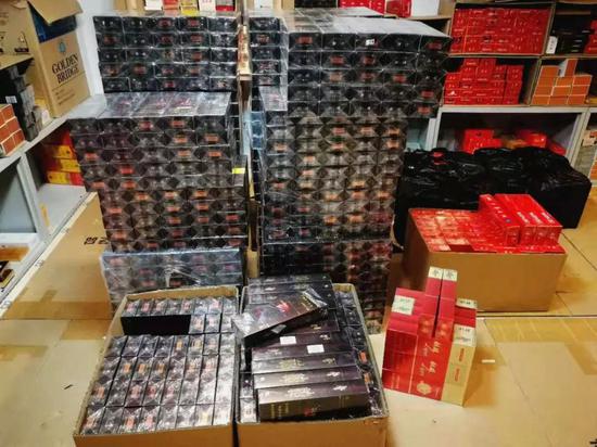 图为:查获的假烟 台州公安供图