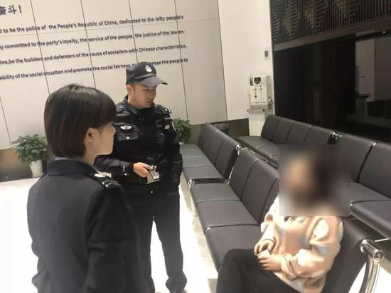 (华立飞开导轻生女子)